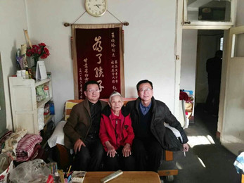 甘肅演藝集團藝術總監(jiān)胡豫川、甘肅秦腔藝術劇院副總經理馬臨軍等慰問甘肅秦腔藝術劇院部分離退休老同志