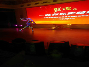 甘肅省雜技團(tuán)在敦煌送演出下基層