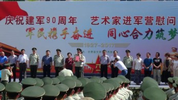 慶祝建軍90周年：甘肅省雜技團(tuán)深入軍營(yíng)慰問(wèn)演出
