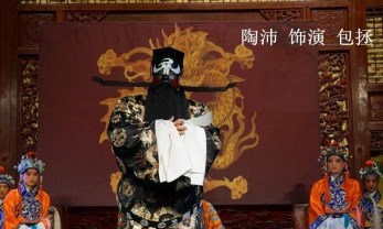&amp;nbsp;省京劇院陳韻竹、陶沛等青年演員聯袂演出的傳統(tǒng)京劇本戲《遇皇后·打龍袍》