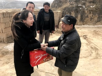 大愛之行，情暖萬家——甘肅省歌舞劇院赴慶陽市環(huán)縣開展春節(jié)前夕精準扶貧慰問活動