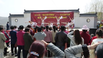 甘肅省歌舞劇院赴秦安縣葉堡鎮(zhèn)程崖村、程溝村、竇溝村開展2018年“我們的中國夢”——文化進萬家暨隴原“紅色文藝輕騎兵”惠民演出