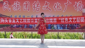 大漠戈壁，他們寫下愛的禮贊——甘肅省歌舞劇院“紅色文藝輕騎兵”河西酒泉惠民演出抒寫感人詩篇