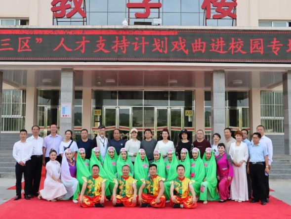 助力基層文化繁榮 ——甘肅省隴劇院“三區(qū)”人才支持計劃走進(jìn)隴東革命老區(qū)