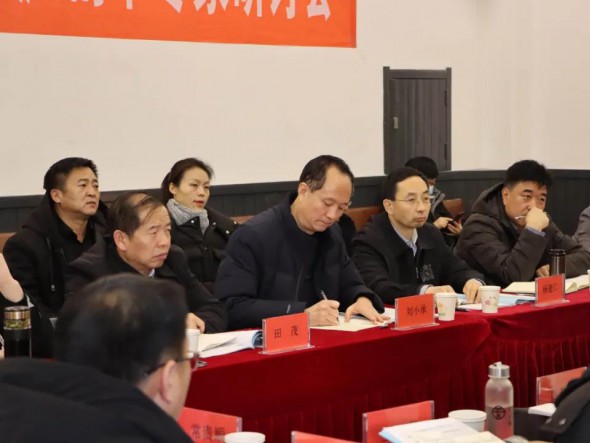 弘揚(yáng)新時(shí)代“愚公”精神—— 省文化和旅游廳、甘肅演藝集團(tuán)組織召開 大型原創(chuàng)話劇《八步沙》劇本研討會(huì)