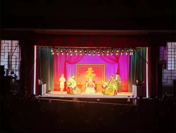 甘肅秦腔藝術(shù)劇院赴秦安、靜寧、臨洮演出，甘肅演藝集團(tuán)黨委副書記龍富國親臨演出現(xiàn)場看望一線職工