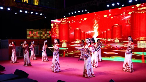 絲路長風三千里，花雨繽紛舞龍城。文藝助力“天水麻辣燙”惠民演出——《絲路花雨》實力寵粉